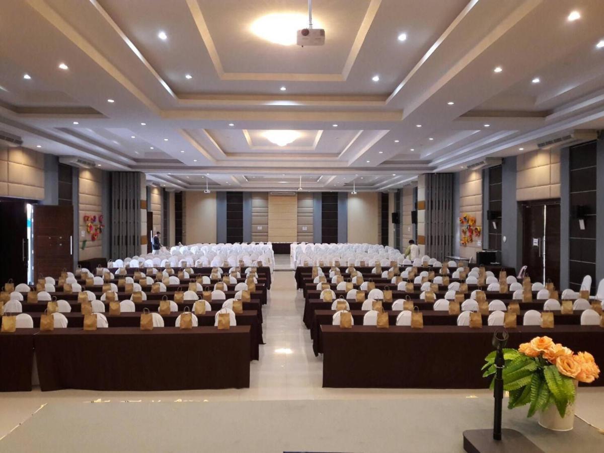 S-Tawan Hotel & Convention Маха Саракхам Екстериор снимка