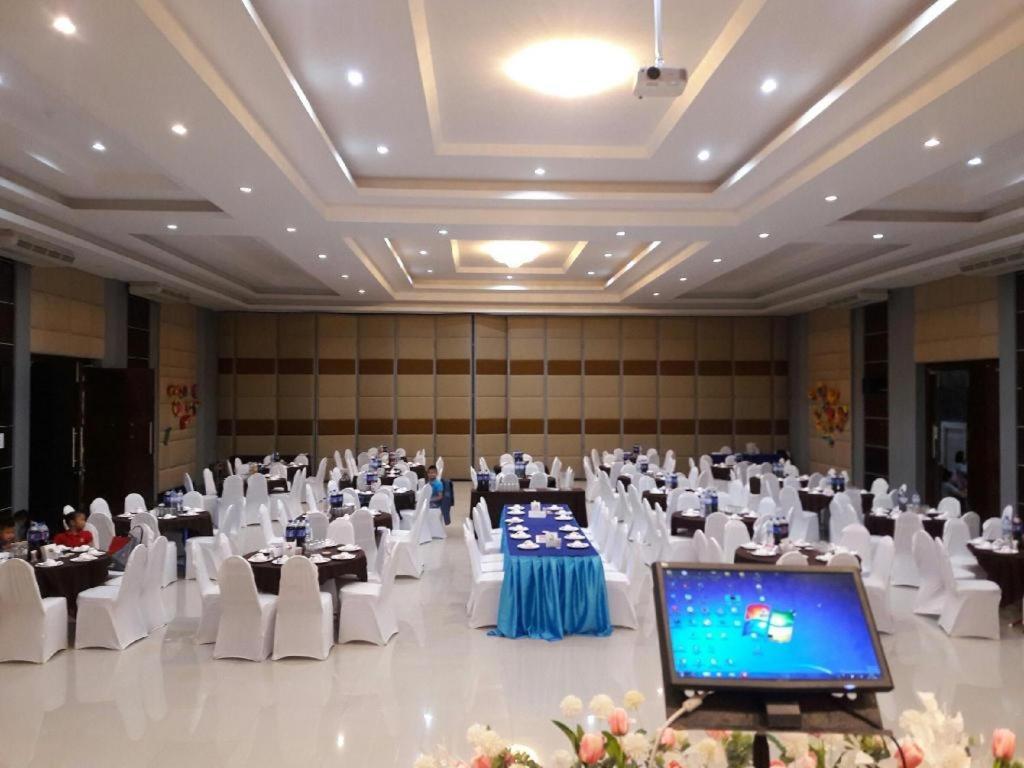 S-Tawan Hotel & Convention Маха Саракхам Екстериор снимка