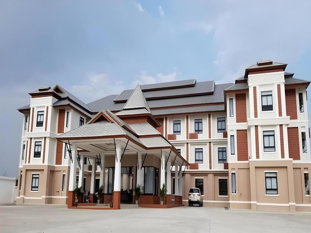 S-Tawan Hotel & Convention Маха Саракхам Екстериор снимка