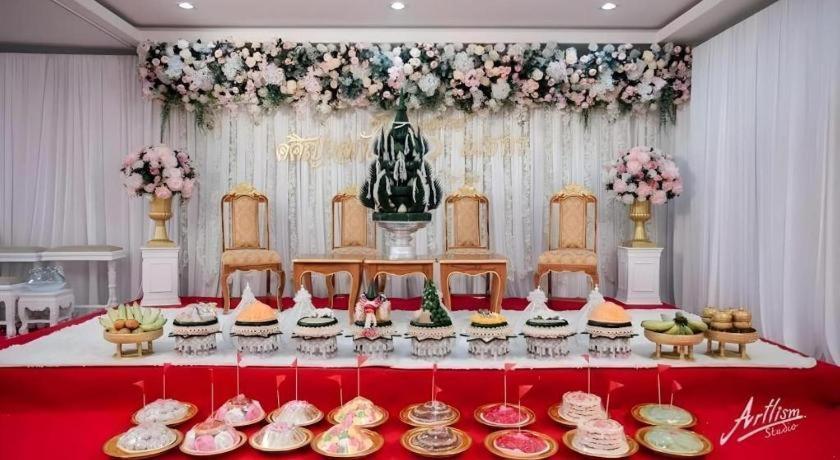 S-Tawan Hotel & Convention Маха Саракхам Екстериор снимка