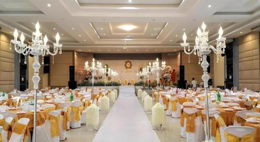 S-Tawan Hotel & Convention Маха Саракхам Екстериор снимка